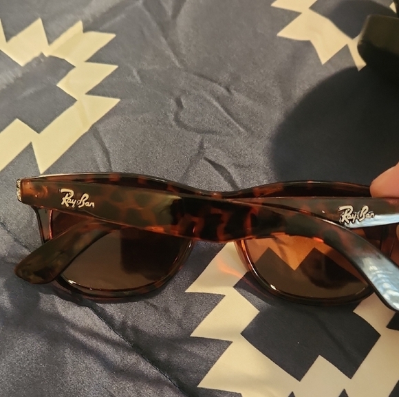 Ray-Ban Leopard Pattern Sunglasses - Picture 2 of 4